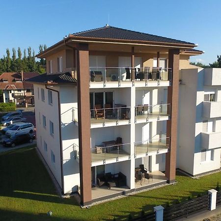 Laguna Beach Apartmanok Siófok Exteriör bild