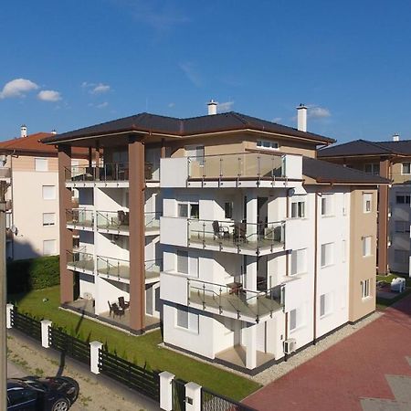 Laguna Beach Apartmanok Siófok Exteriör bild