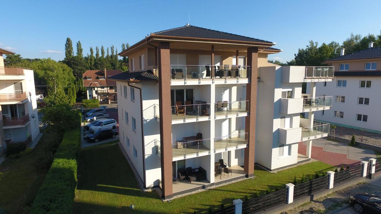 Laguna Beach Apartmanok Siófok Exteriör bild