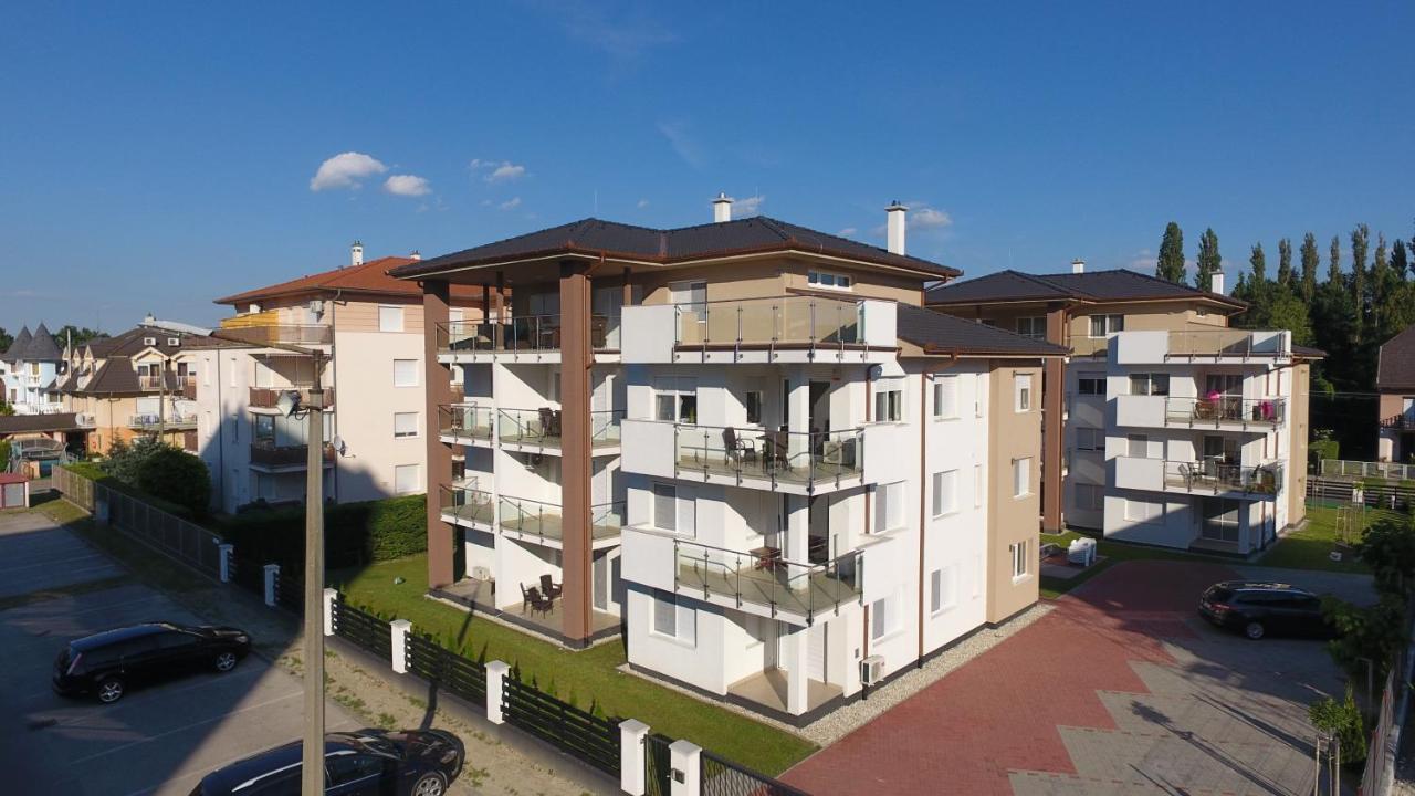 Laguna Beach Apartmanok Siófok Exteriör bild