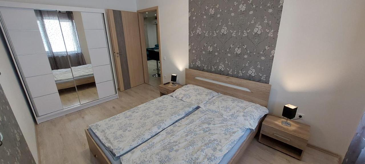 Laguna Beach Apartmanok Siófok Exteriör bild