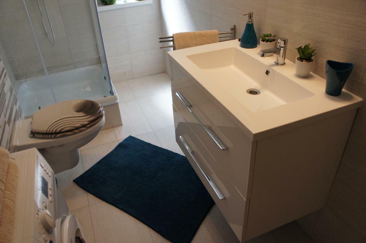 Laguna Beach Apartmanok Siófok Exteriör bild